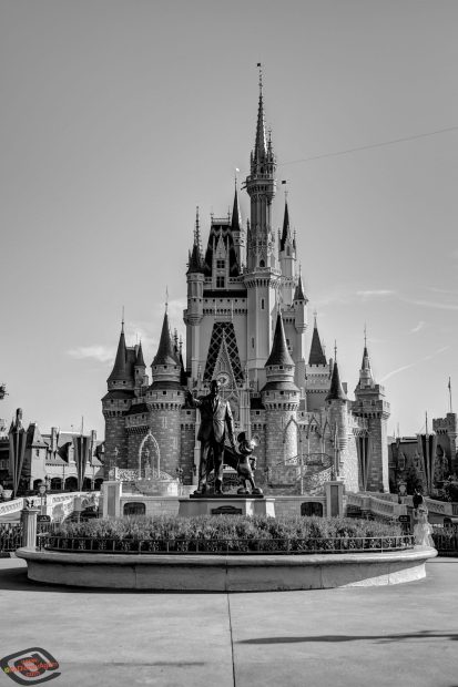 Black And White Castle Wallpaper HD.