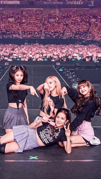 Blackpink HD Wallpaper Free download.