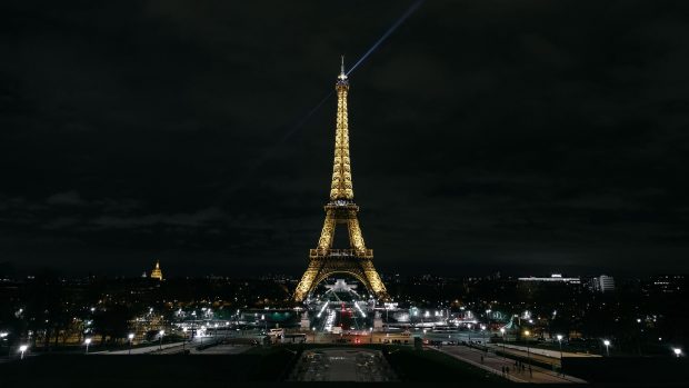 Eiffel Tower HD Wallpaper.