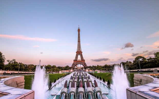 Eiffel Tower HD Wallpaper Free download.
