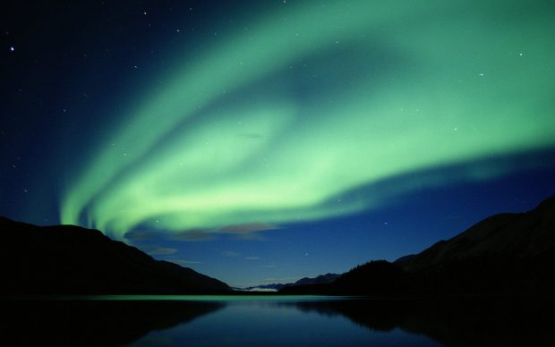 Free download Aurora Borealis Wallpaper HD.