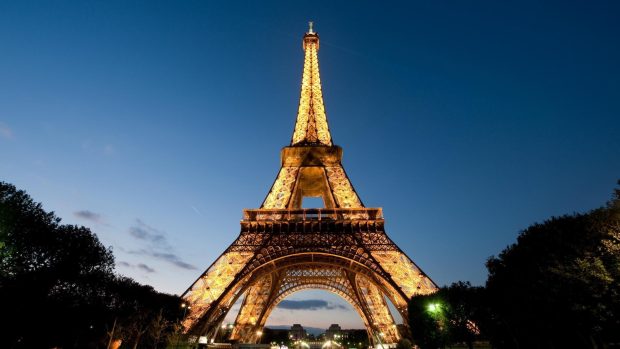 Free download Eiffel Tower Image.
