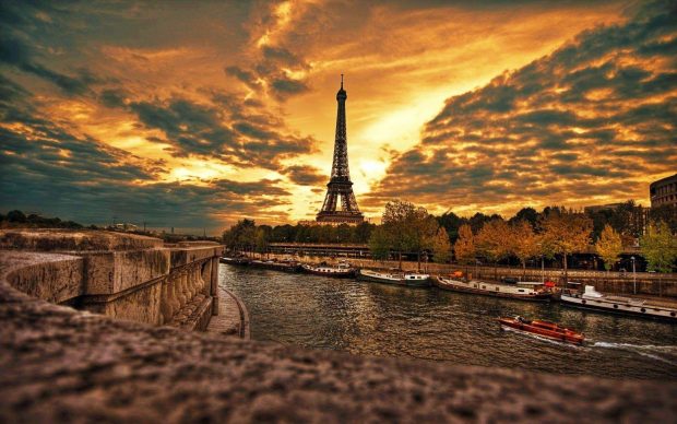 Free download Eiffel Tower Picture.