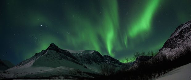 Green Aurora Borealis Wallpaper HD.