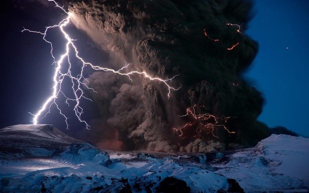 Mountain Lightning Wallpaper HD.