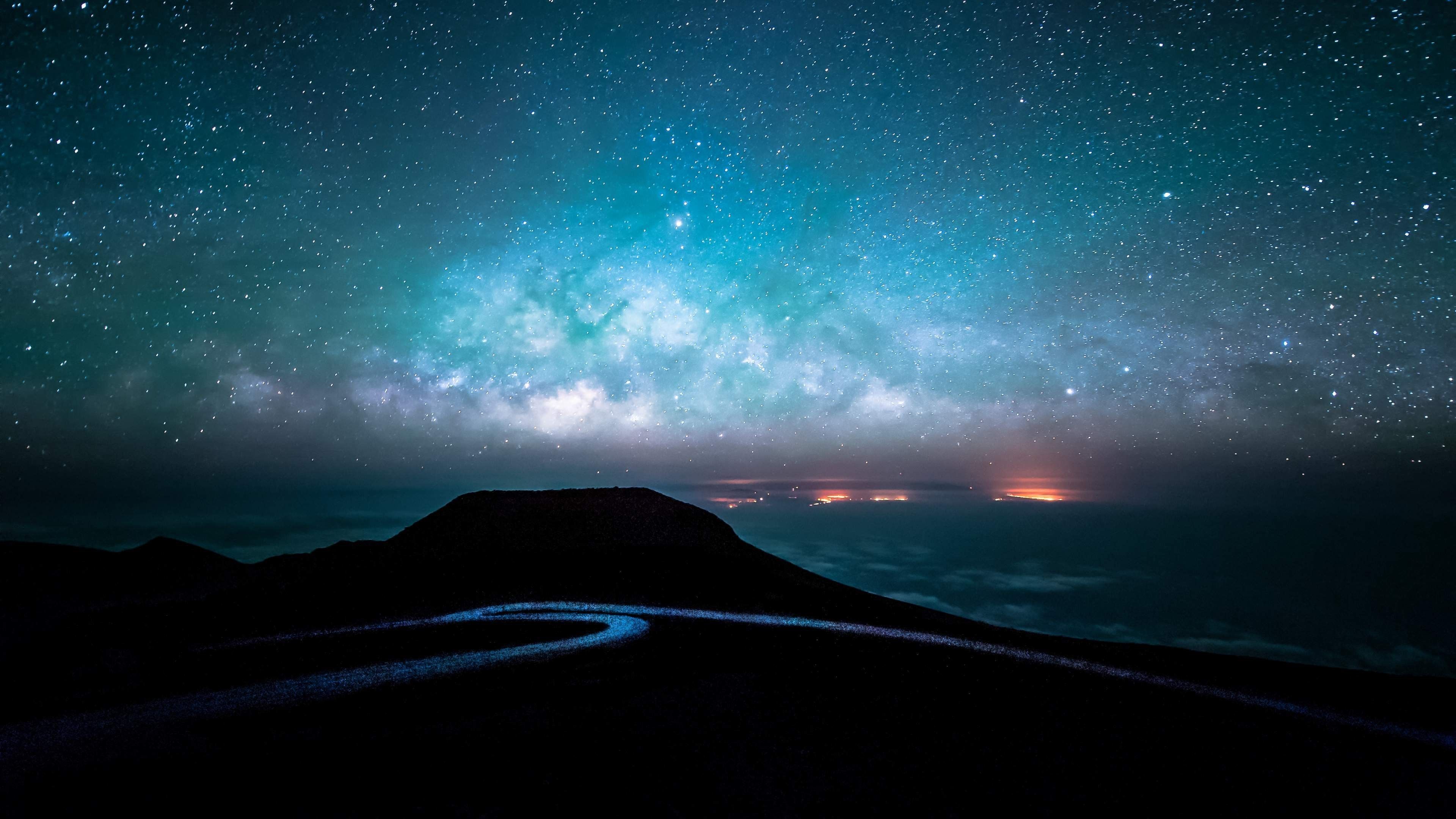 Bầu trời đêm luôn là nguồn cảm hứng tuyệt vời cho những người yêu thích tinh tú và đang tìm kiếm một hình nền để trang trí điện thoại hay máy tính. Hãy xem qua những hình ảnh bầu trời đêm đẹp mê hoặc này để cảm nhận sự thần tiên của vũ trụ.