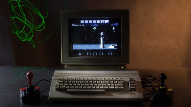 Retro Wallpaper Computer.