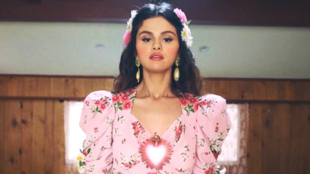 Selena Gomez Wallpaper HD 1080p.