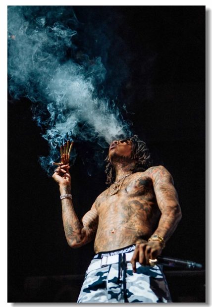 Smoking Wiz Khalifa Wallpaper HD.