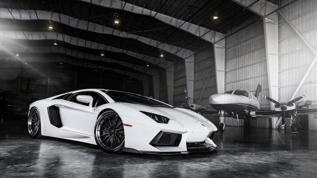 White Lamborghini Aventador Wallpaper HD.