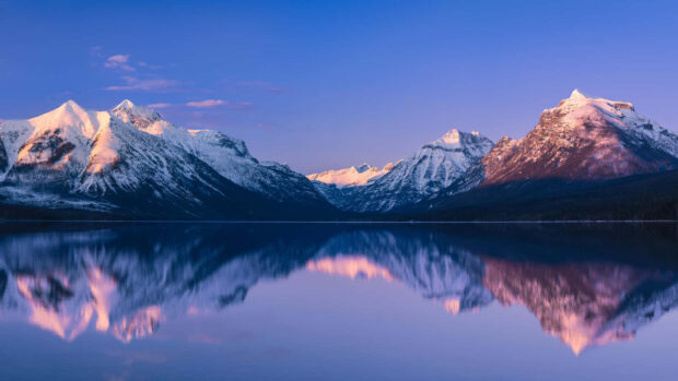 Lake Mcdonald At Glacier National Park Wallpaper.