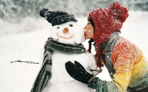 Snowman Kissing HD Background.